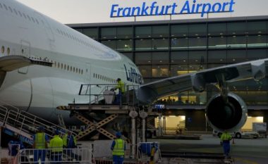 Vonesa në Frankfurt: Aeroporti i mbingarkuar, 200 mijë pasagjerë për festa