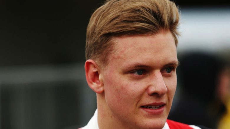 Mick Schumacher mund të kalojë në Formula 1, kërkohet nga Ferrari dhe Mercedesi