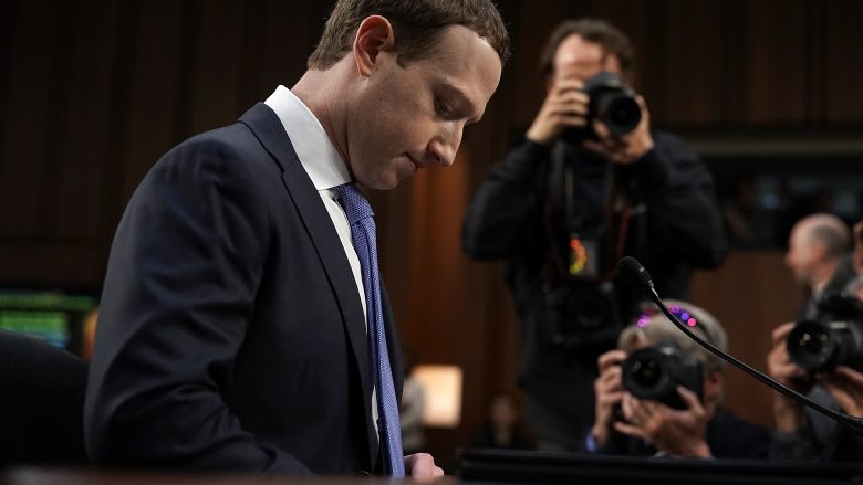 Zuckerberg bënë thirrje për rregullim botëror të internetit