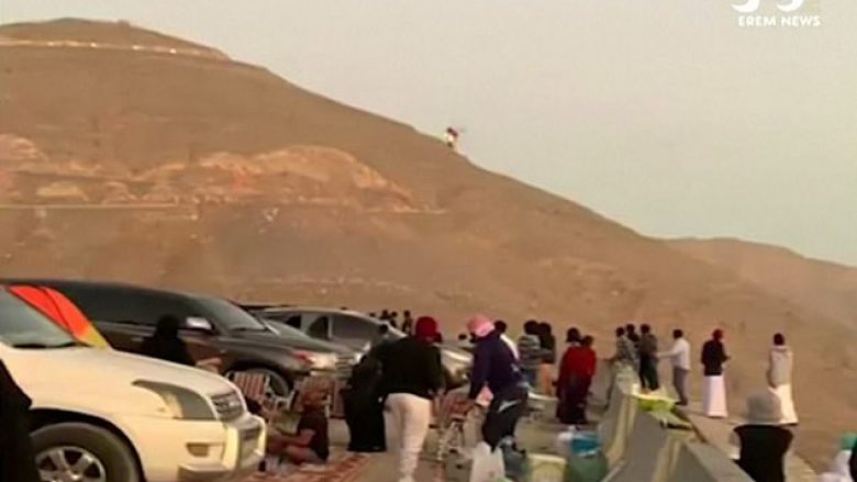 Rrëzohet helikopteri afër Dubait, humbën jetën katër persona (Video)