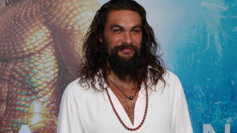 Jason Momoa befason çiftin e sapomartuar duke u ndalur për t’u fotografuar