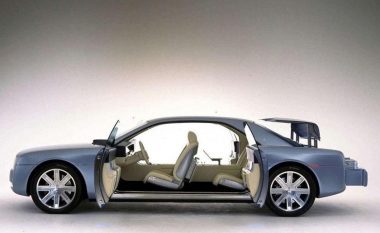 Lincoln Continental do të lansohet me dyert që hapen në mes (Foto)