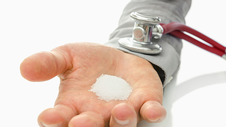 Dieta e pasur me kripë, shkakton jo vetëm hipertension, por gërryen edhe kockat
