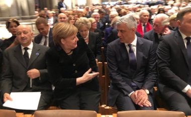Thaçi dhe Merkel ulën afër në ceremoninë mortore të George W.H. Bush (Foto)