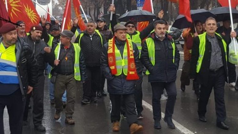 “Maqedoni Bllokon” sot bllokon rrugën Kërçovë-Ohër