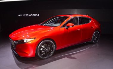 Mazda3 ka fshehur furnizuesin e altoparlantëve në hapësirën më të pazakonshme (Foto)