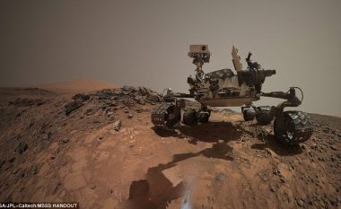 NASA ka gjetur në Mars diçka që besohet të jetë një copë ari (Foto)
