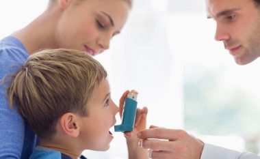 Mbipesha ia rritë fëmijës rrezikun e astmës deri në 30%