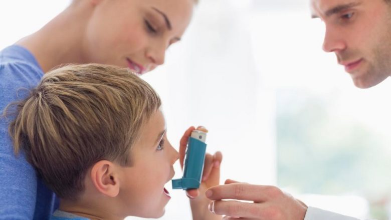 Mbipesha ia rritë fëmijës rrezikun e astmës deri në 30%