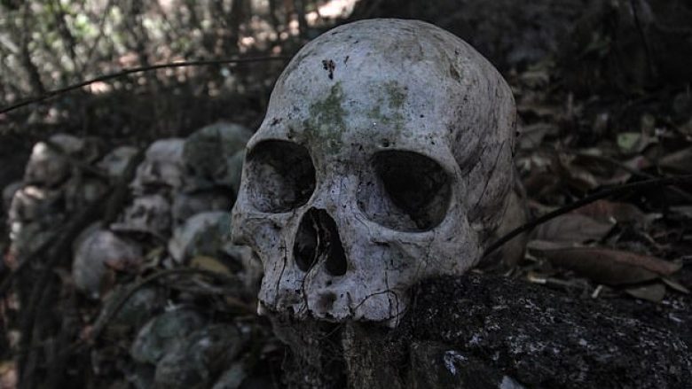 Ndalohet “kontrabanduesi i kufomave”, ishte duke bartur 50 skelete njerëzish (Foto)