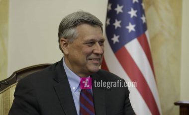 Ambasadori amerikan uron në gjuhën shqipe: Me Fat Fitër Bajrami!
