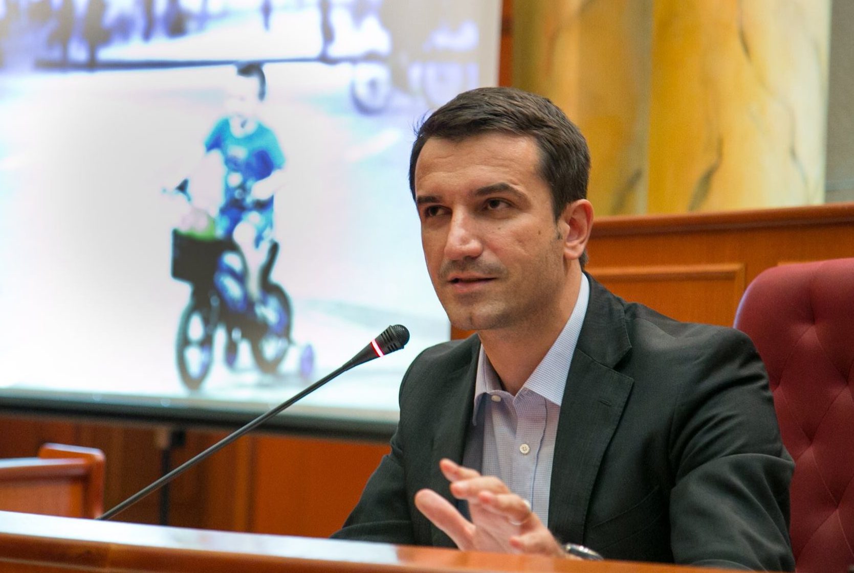 Erion Veliaj uron Përparim Ramën për marrjen e detyrës së kryetarit të Prishtinës, çmon lartë punën e Shpend Ahmetit