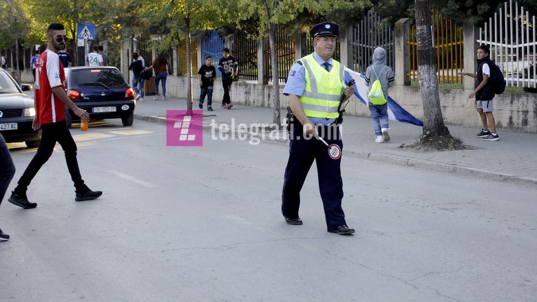 Për 24 orë, policia arrestoi 15 persona dhe shqiptoi 1246 tiketa
