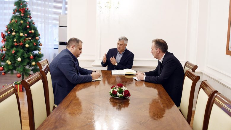 Presidenti Thaçi takon Shpend Ahmetin dhe Fatmir Limajn, ka “një porosi të qartë për ta”