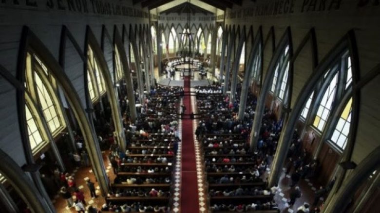 700 priftërinj të akuzuar për pedofili në Ilinois