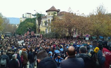 Studentët nuk ndalen, edhe sot në protestë në Shqipëri