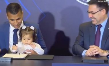 Momenti simpatik kur edhe vajza e Murillos ‘nënshkruan’ me Barcelonën