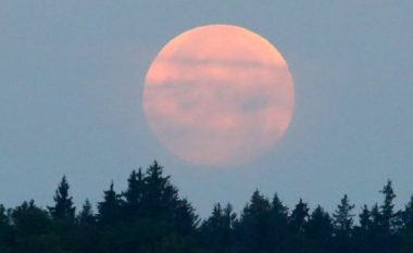 ‘Super eklipsi i përgjakshëm’ i Hënës po shqetëson ata që besojnë në apokalips (Foto)