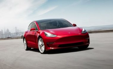 Tesla si asnjëherë deri më tani: 100 mijë makina elektrike brenda vitit