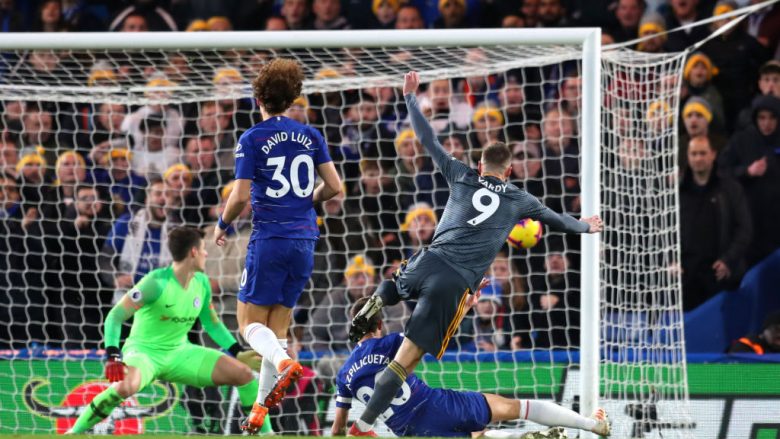 Leicester City mposht Chelsean në Stamford Bridge, Blutë mbesin mbrapa në garën për titull