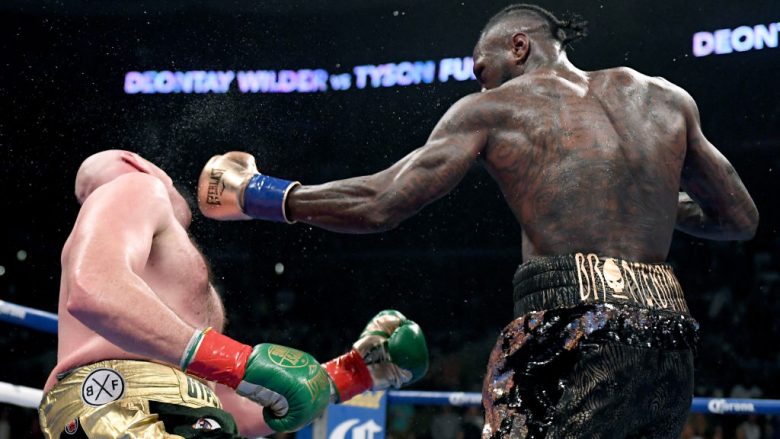 Wilder mbron titullin WBC duke barazuar me pikë me Furyn, të cilin e rrëzoi dy herë