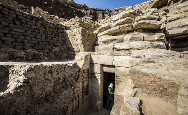 Zbulohet në Egjipt varri unik i vjetër mbi 4,400 vjet, i një predikuesi të lart fetar (Foto)