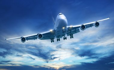 IATA: Lehtësimi i kufizimeve COVID-19 ka rritur shitjet botërore të biletave ajrore