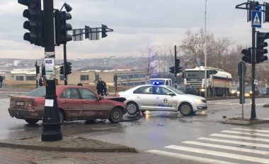 Katër persona të lënduar në aksidentin te konviktet në Prishtinë