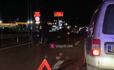 Gjashtë persona të lënduar në aksidentin e komunikacionit në rrugën Prishtinë-Pejë, në Komoran (Foto)