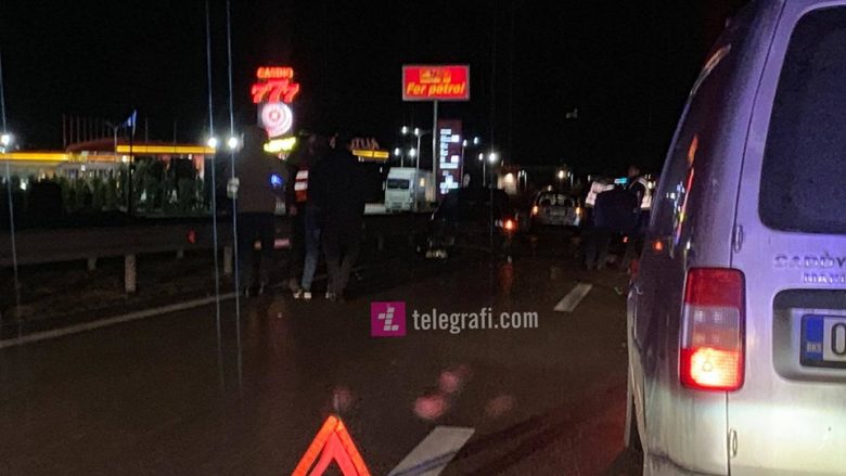 Gjashtë persona të lënduar në aksidentin e komunikacionit në rrugën Prishtinë-Pejë, në Komoran (Foto)