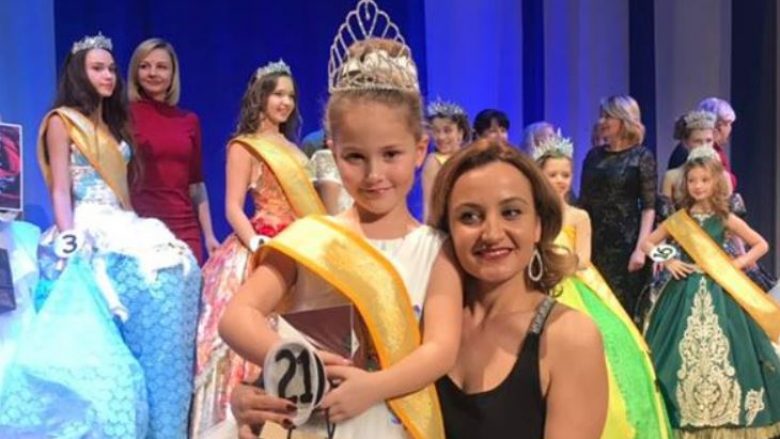 Alea Mehaj, 6 vjeçarja nga Peja fiton “Young Miss Universe 2018” në Ukrainë