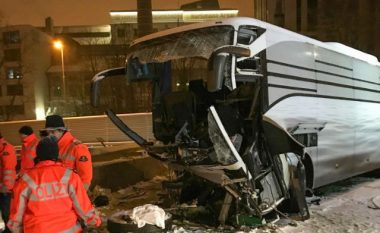 Një i vdekur dhe 44 të plagosur në aksidentin e autobusit në Zvicër
