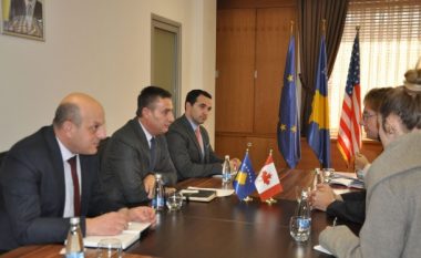 Bytyqi dhe ambasadori kanadez bisedojnë për zhvillimet në arsim