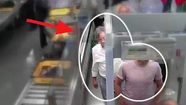 Po kalonin përmes sigurimit, hajni vodhi dy zarfet plot me para të një pasagjeri tjetër – kamerat e sigurisë kapin gjithçka (Video)