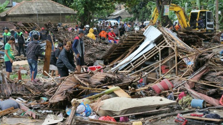 Indonezi, 168 të vdekur nga cunami (Foto/Video)