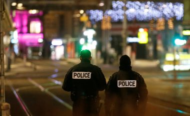 Sulmi me të vdekur në Strasburg, i dyshuari në arrati – arrestohen vëllezërit dhe babai i tij
