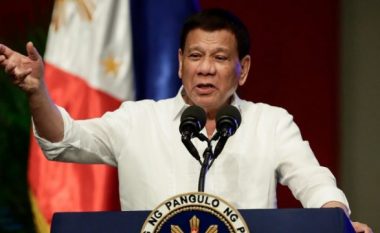 Duterte sulmon kishën: Vritini priftërinjtë!