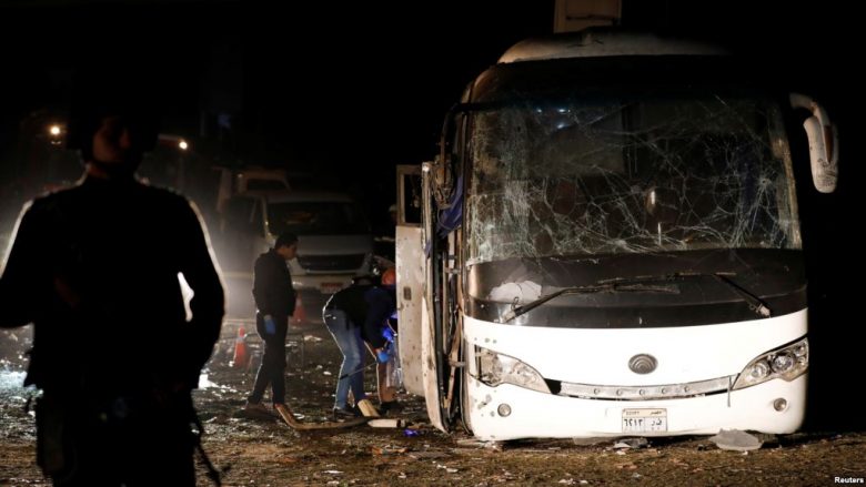 Sulmi me bombë lë të vrarë katër persona në Egjipt