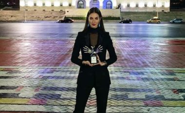 Emina Çunmulaj nderohet me mirënjohje në Pallatin Presidencial në Tiranë