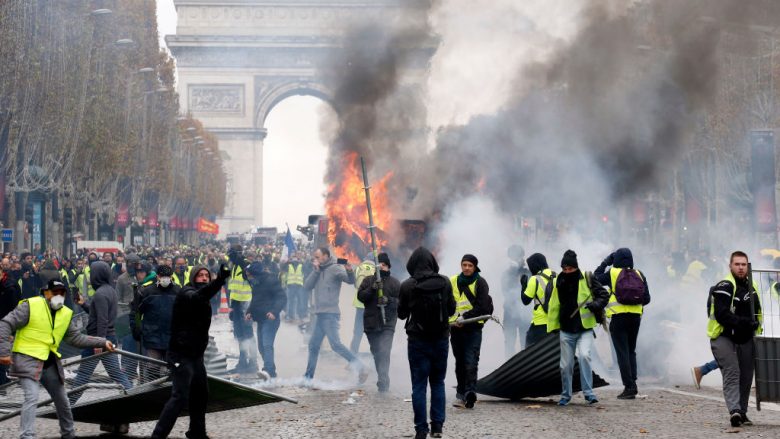 Protesta kundër çmimit të naftës në Paris, 92 të lënduar e mbi 200 të arrestuar (Video)