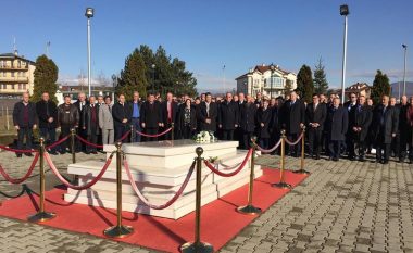 Në 29 vjetorin e themelimit të LDK-së, kryesia e partisë bën homazhe te varri i Ibrahim Rugovës
