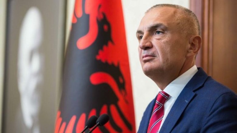 Presidenti Meta nis vizitën në Mal të Zi, Podgorica ‘vishet’ me flamuj kuqezi (Foto)