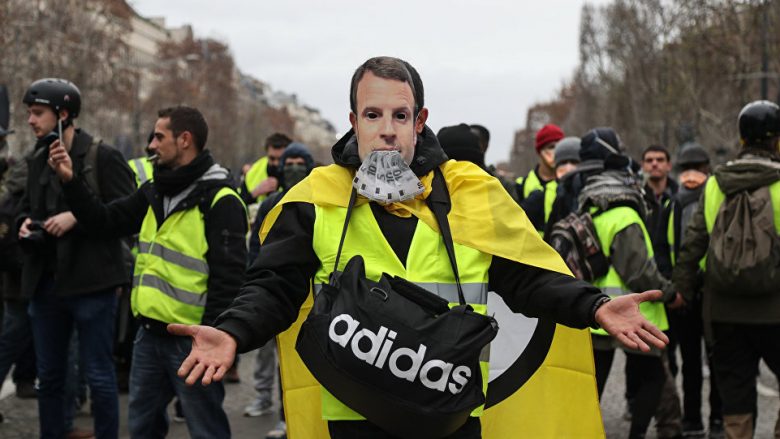 ‘Jelekët e Verdhë’ mbushin një vit nga fillimi i protestave kundër Macronit