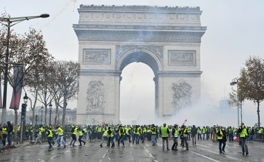 Vazhdojnë protestat kundër rritjes së çmimit të naftës në Francë (Foto/Video)
