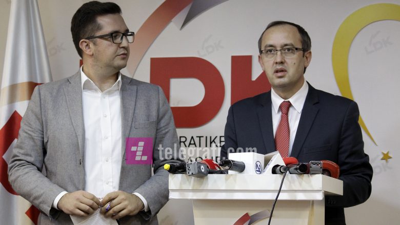 Hoti kërkon nga Haradinaj që AAK-ja ta përkrahë rezolutën kundër cenimit të territorit