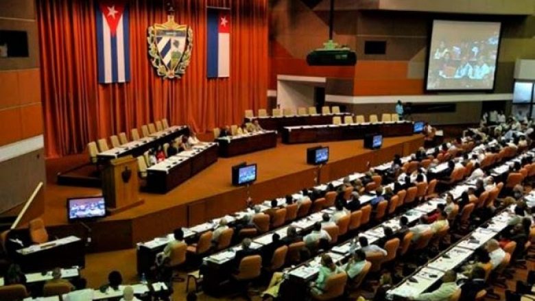 Parlamenti kubanes voton ndryshimet e Kushtetutës së 1976-ës