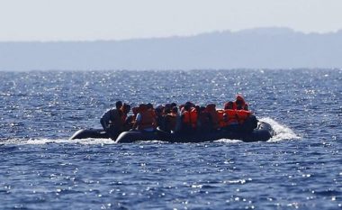 Anija shqiptare shpëton 84 emigrantë në detin Egje