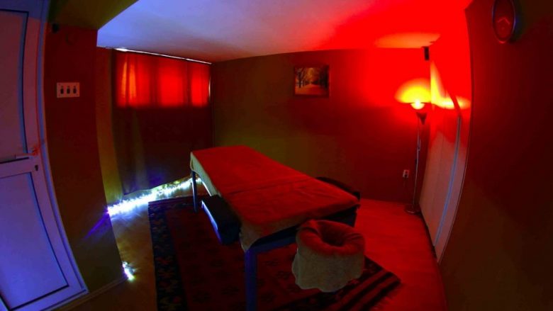 Zbulohet qendra e masazheve që përdorej për prostitucion në Tiranë, arrestohet katër persona