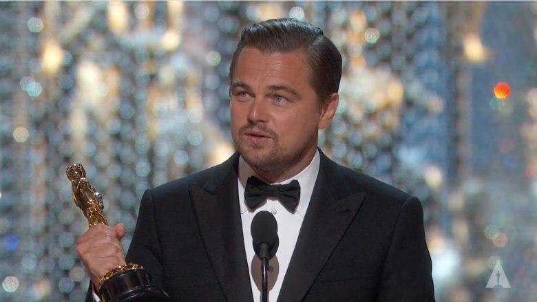 DiCaprio detyrohet ta kthejë statujën e Oscarit që e ka marrë si dhuratë