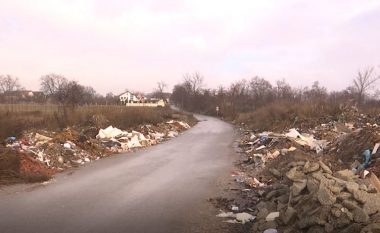 Fshati Llukë i Deçanit vërshohet nga mbeturinat, rrezikohen edhe nxënësit (Video)